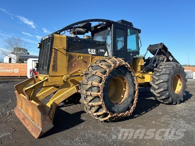 CAT 525C Skiddery
