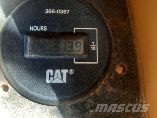 CAT 572G Pokladače potrubí