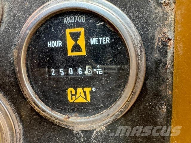 CAT 583H Pokladače potrubí