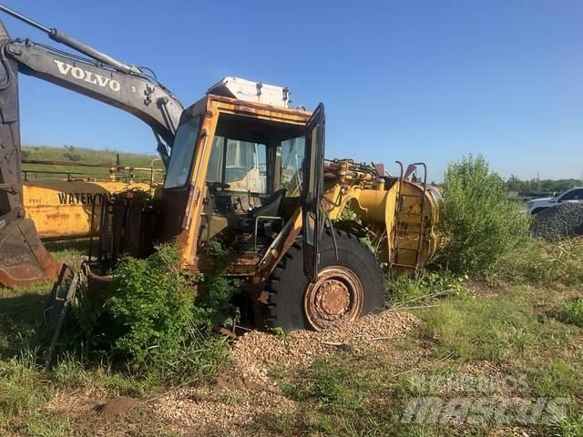 CAT 613C Cisterny na vodu