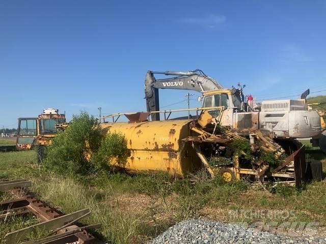 CAT 613C Cisterny na vodu