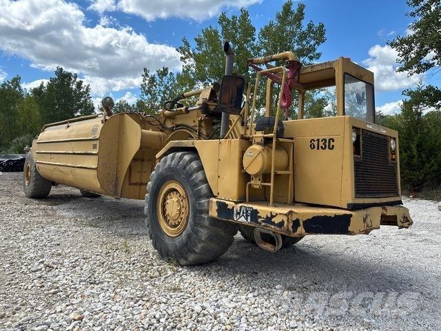 CAT 613C Cisterny na vodu