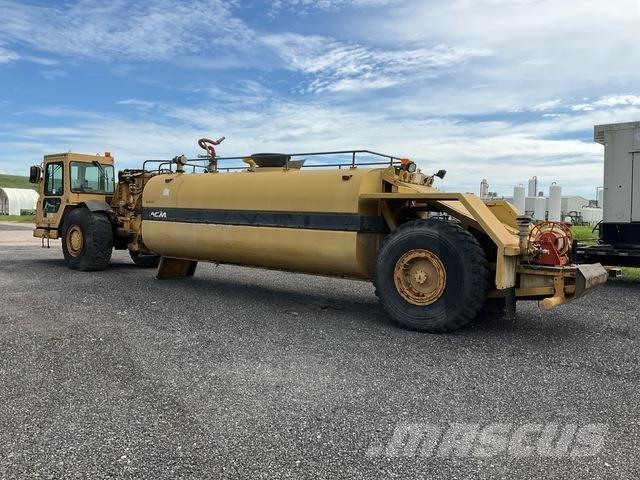 CAT 613C Cisterny na vodu