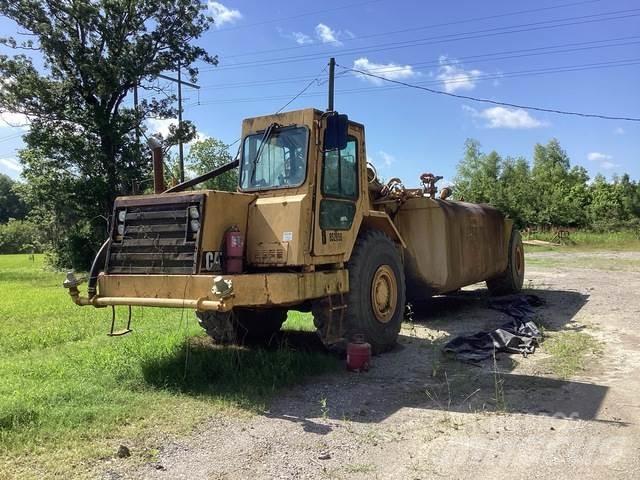 CAT 615C Cisterny na vodu