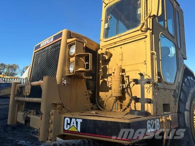 CAT 621B Skrejpry