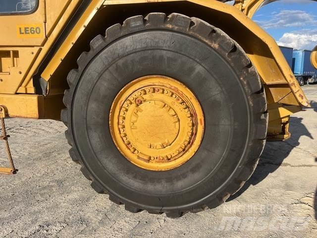 CAT 621G Skrejpry