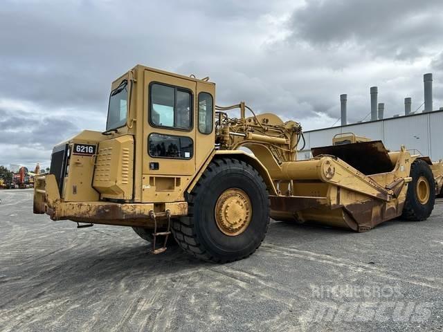 CAT 621G Skrejpry