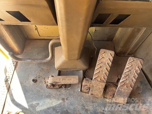CAT 633E Skrejpry