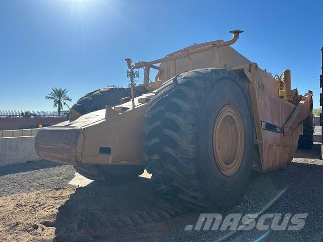 CAT 651B Cisterny na vodu