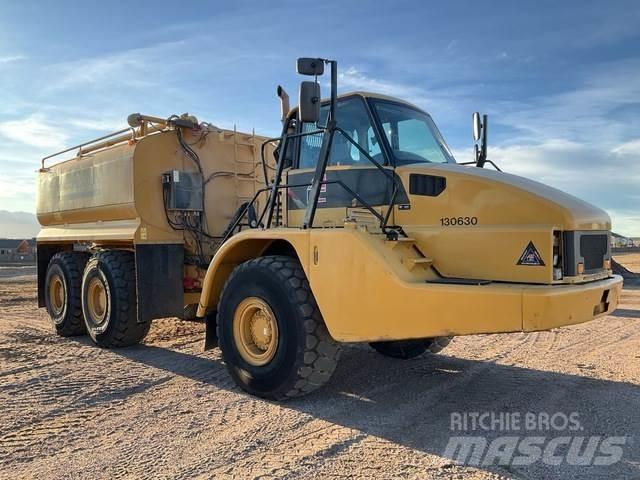CAT 735 Cisterny na vodu