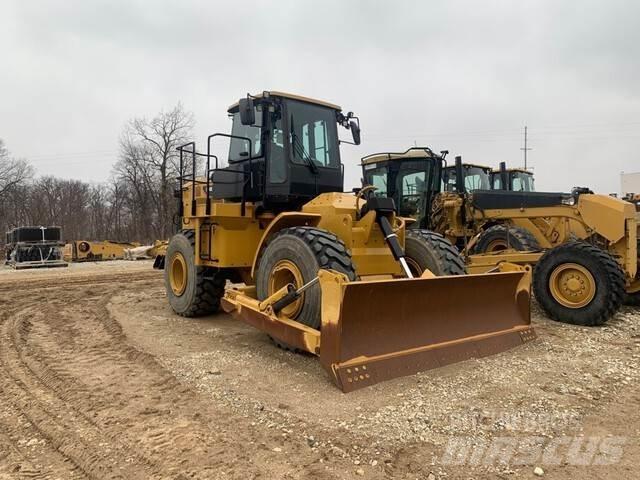 CAT 814K Kolové dozery