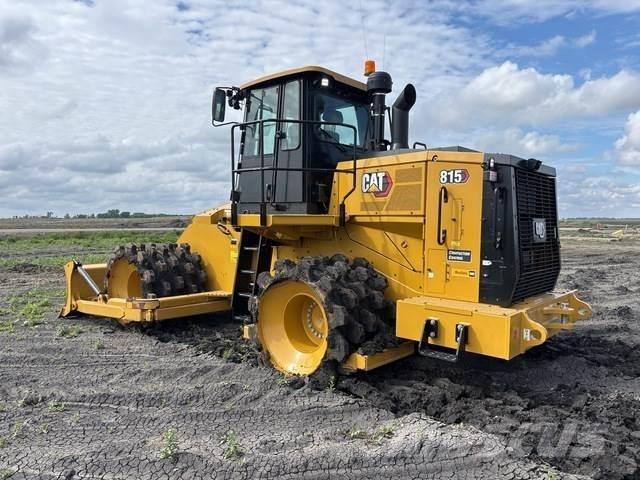 CAT 815 Půdní kompaktory