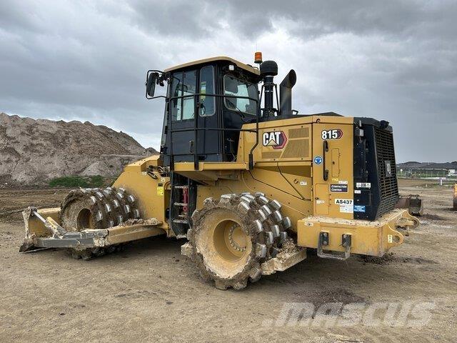 CAT 815 Půdní kompaktory