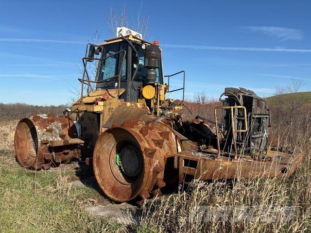 CAT 826G Půdní kompaktory