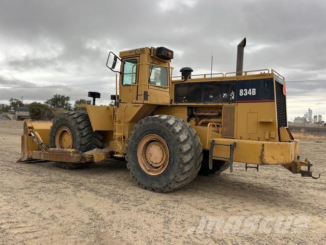 CAT 834B Kolové dozery