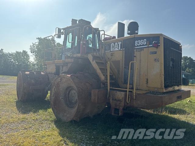 CAT 836G Půdní kompaktory