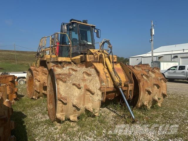 CAT 836G Půdní kompaktory