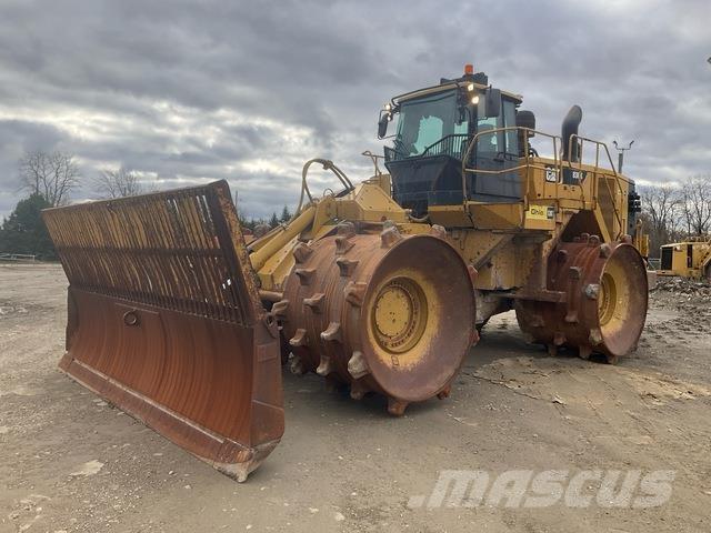 CAT 836K Půdní kompaktory