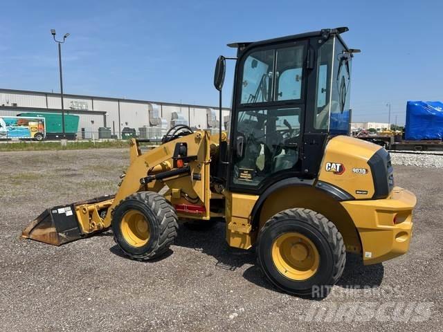 CAT 903D Kolové nakladače