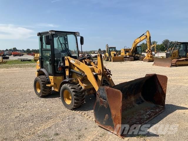 CAT 903D Kolové nakladače