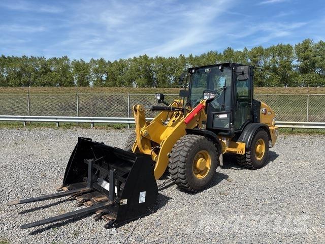 CAT 906 Kolové nakladače