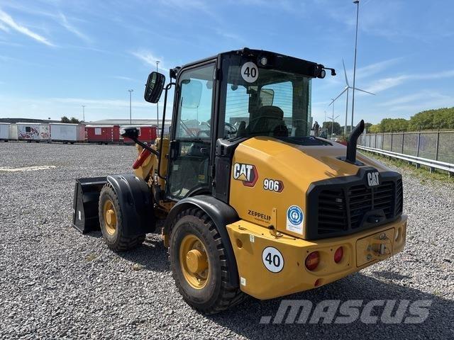 CAT 906 Kolové nakladače