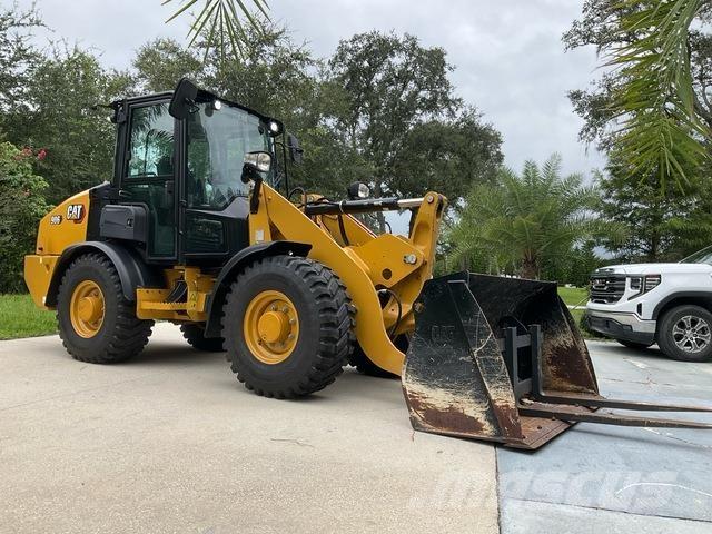 CAT 906 Kolové nakladače