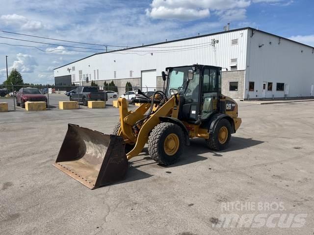 CAT 906M Kolové nakladače