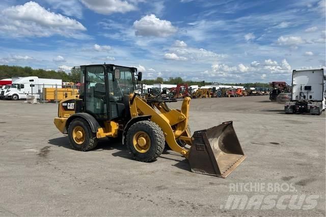 CAT 906M Kolové nakladače