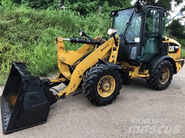 CAT 906M Kolové nakladače