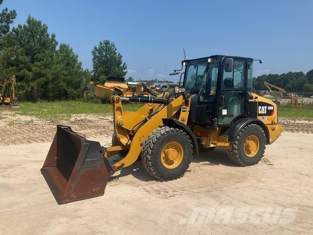 CAT 906M Kolové nakladače
