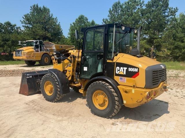 CAT 906M Kolové nakladače