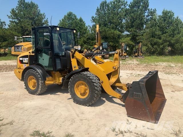 CAT 906M Kolové nakladače