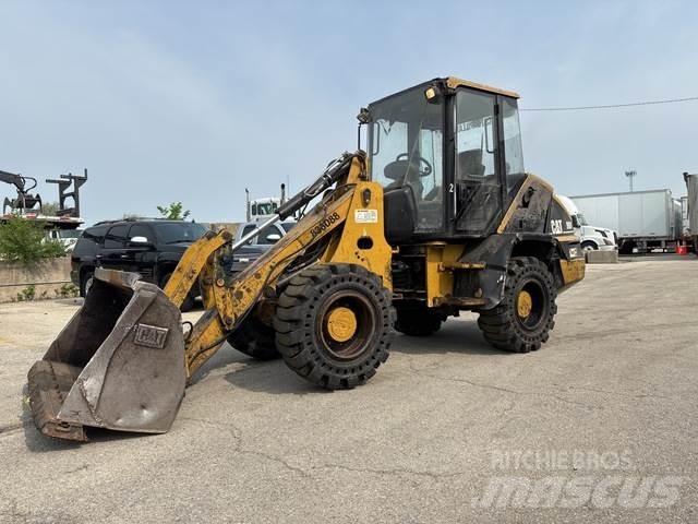 CAT 908 Kolové nakladače
