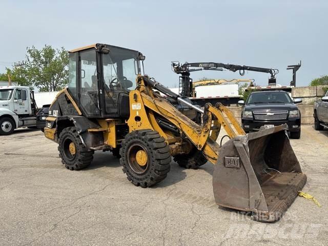 CAT 908 Kolové nakladače