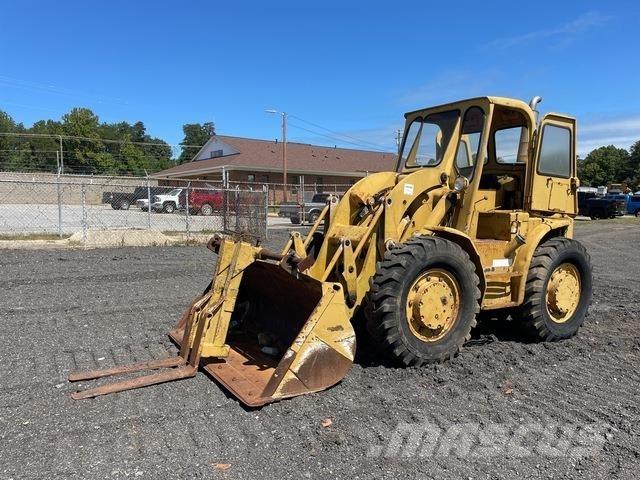 CAT 922 Kolové nakladače