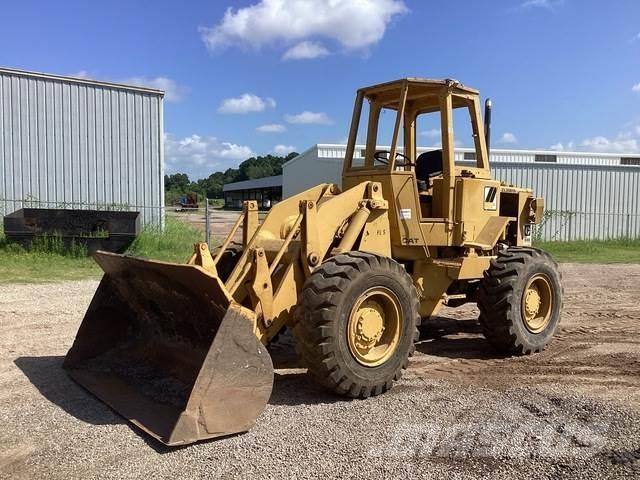 CAT 930 Kolové nakladače