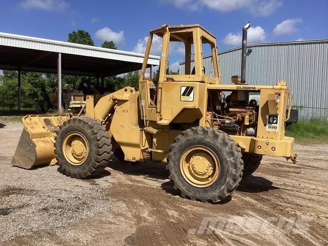 CAT 930 Kolové nakladače