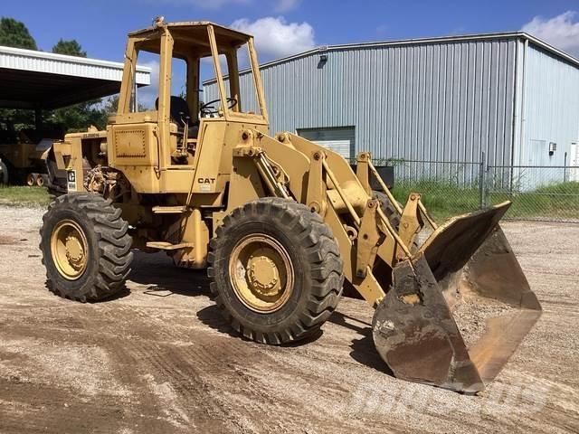 CAT 930 Kolové nakladače
