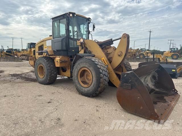 CAT 930M Kolové nakladače