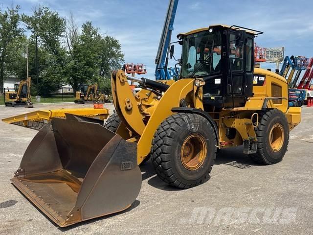 CAT 930M Kolové nakladače