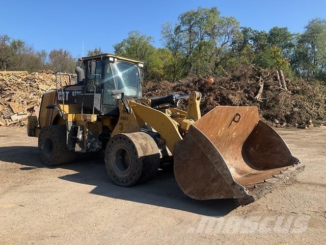 CAT 972M Kolové nakladače