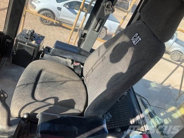 CAT 988G Kolové nakladače