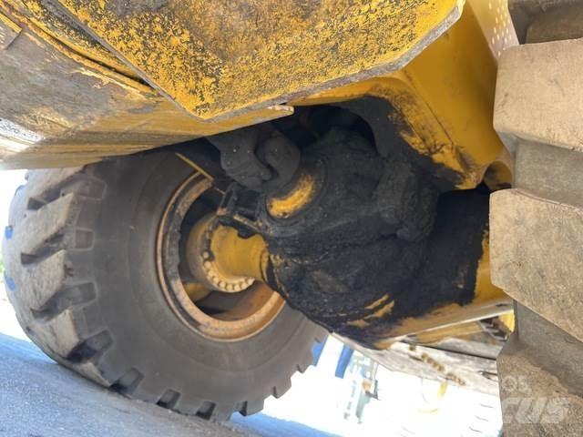 CAT 988G Kolové nakladače