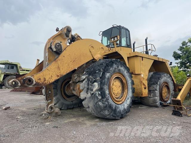 CAT 990 Kolové nakladače