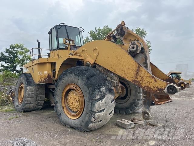 CAT 990 Kolové nakladače