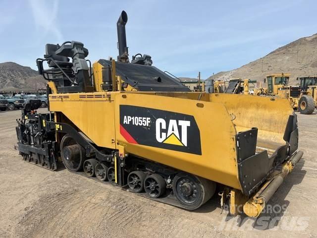 CAT AP1055F Finišery