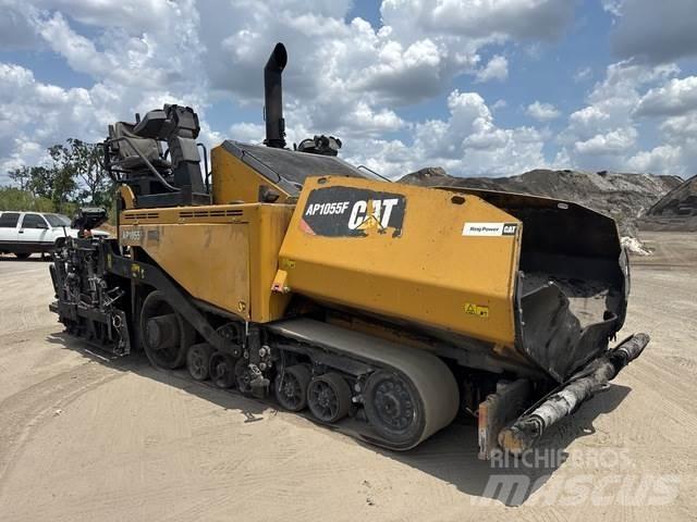 CAT AP1055F Finišery