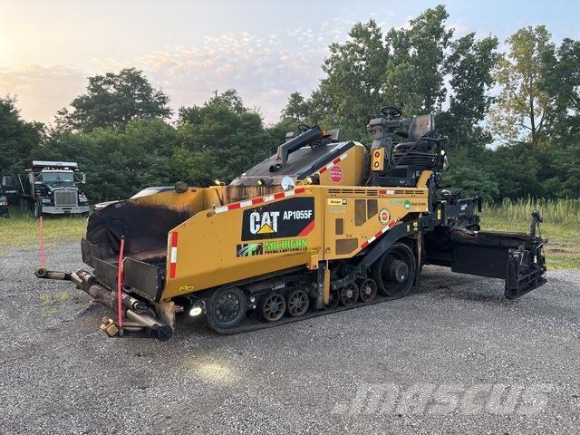 CAT AP1055F Finišery