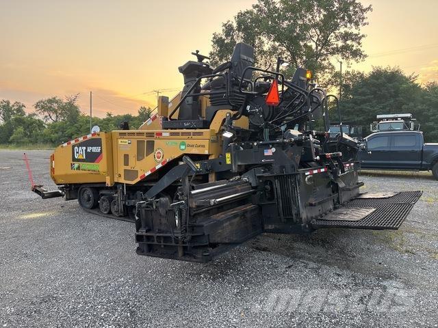 CAT AP1055F Finišery